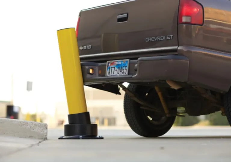 Bornes en acier à absorption d'énergie SlowStop type 3, adaptées à la protection contre les collisions pour les applications lourdes (chariots élévateurs, chariots élévateurs à fourche et camions).