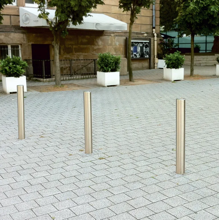 Inox stootpalen die zowel signaleren als beschermen