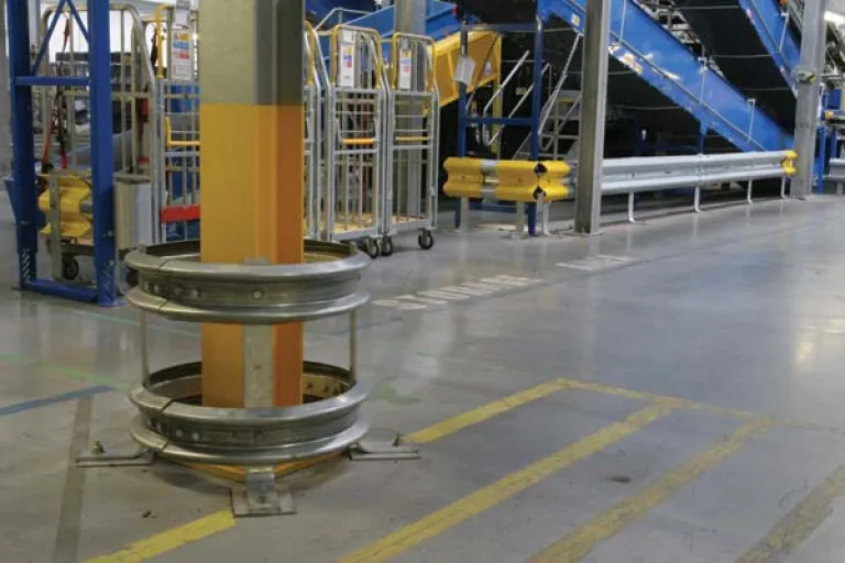 Absorption de l'énergie, protection de la colonne d'acier. Convient comme protection contre les collisions pour les véhicules à faible vitesse.
