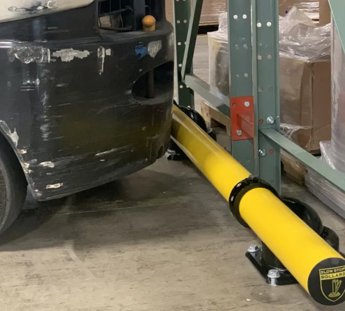 Voorkom schade aan vorkheftrucks met de lage rekbescherming