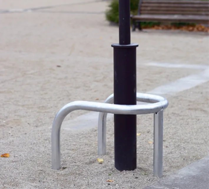 Deze stalen beschermbeugels ter bescherming en toegankelijkheid van palen van brandkranen.